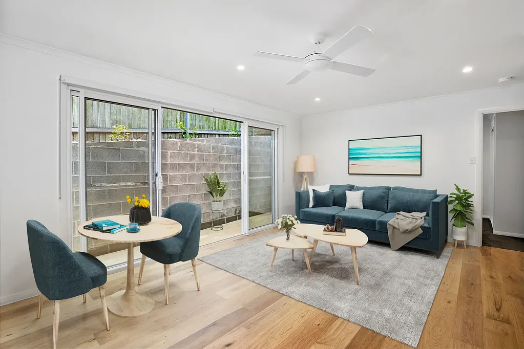 Beautifully crafted with enclosed lawn area