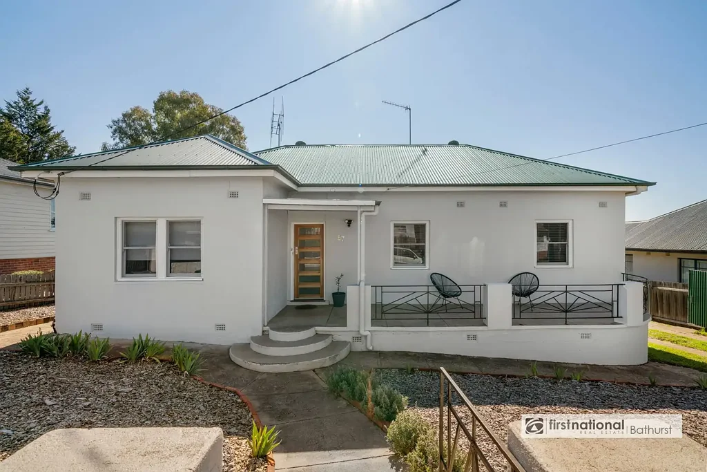 SPACIOUS FAMILY LIVING WITH HUGE BACKYARD