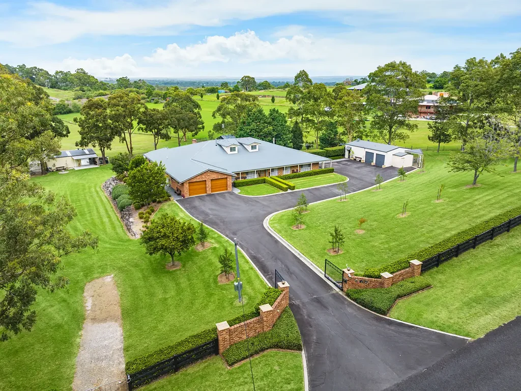Douglas Park 5ਬੈੱਡਰੂਮ Grand Country Living with Exceptional Entertaining & Dual Living Potential
