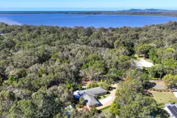 11 Lakeside Drive, Cooroibah