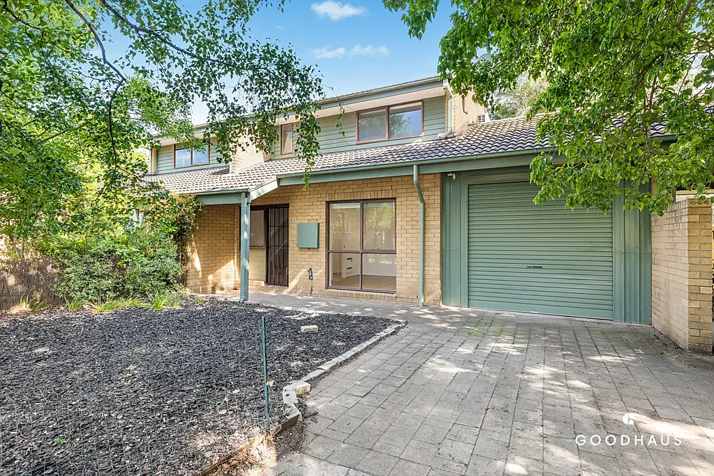 Charming, Refreshed Living in Ainslie