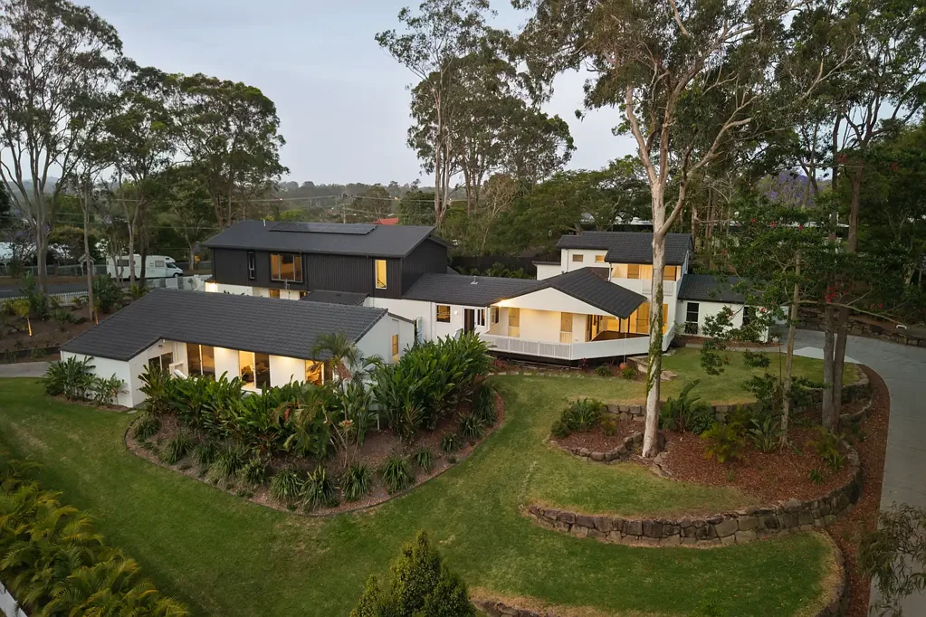 Ashmore 8બેડરૂમ A Private 3,038m² Sanctuary of Space, Style and Dual-Living Sophistication