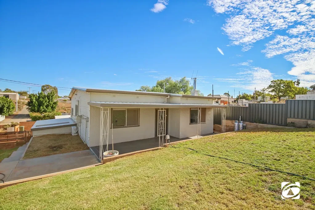 Broken Hill 3chambre SOLID HOME, GREAT LOCATION – READY TO GO!