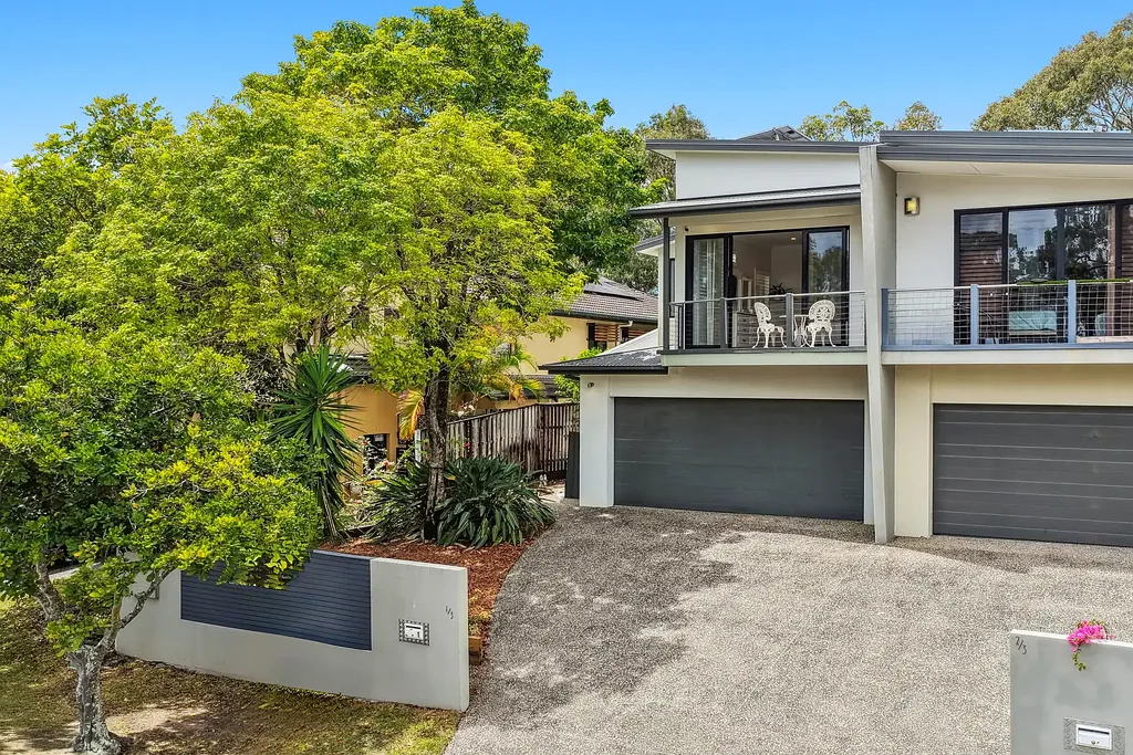 Robina 3ਬੈੱਡਰੂਮ Spacious, Updated Duplex with the Size and Feel of a House!