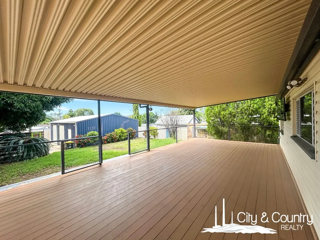 Mount Isa 4ਬੈੱਡਰੂਮ Spacious Four-Bedroom Family Home with Powered Shed and Entertaining Deck!