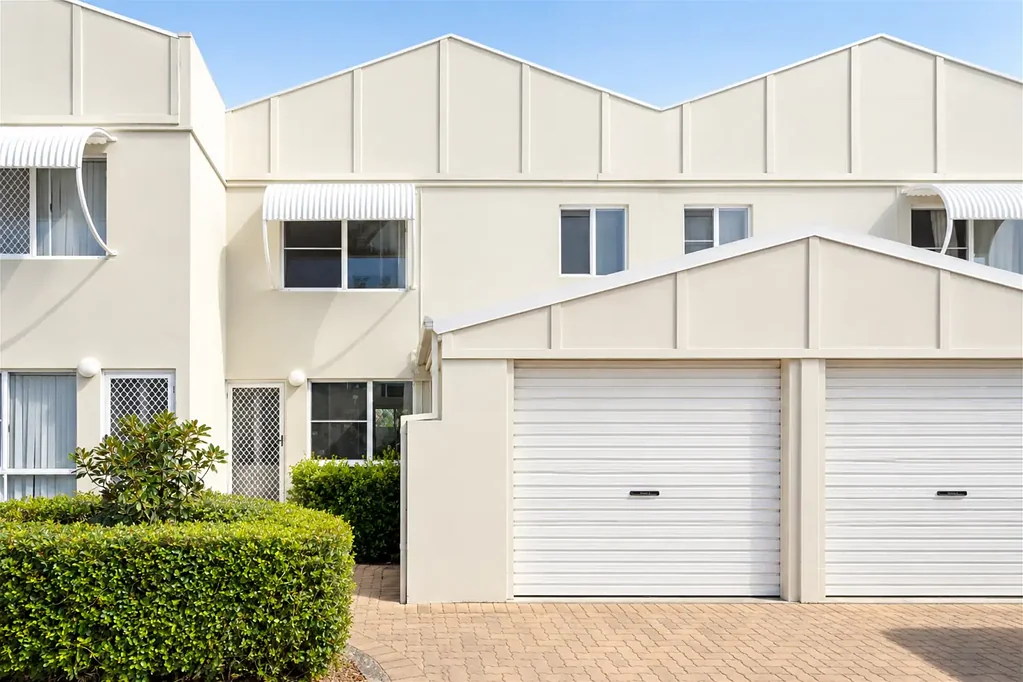Waterford West 2 Slaapkamer Vacant & Move-In Ready Townhouse in Popular Cypress Gardens