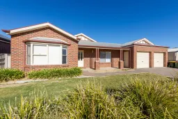 1 Hughes Street, Horsham