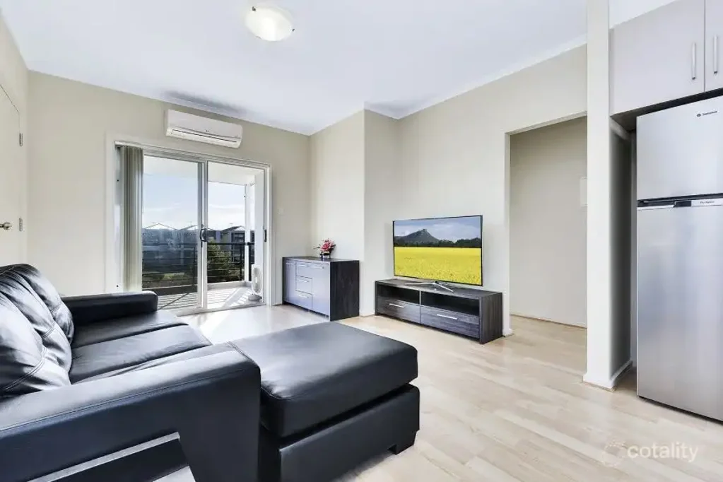 Largs North 2Moenga Parkside Serenity Just Minutes from the Coast - Upper Floor Living