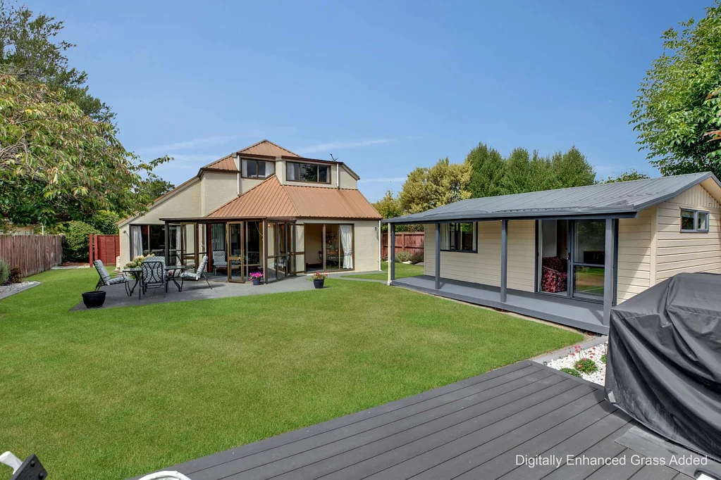Northwood 4 Bedroom Modern Family Living with Income Opportunity