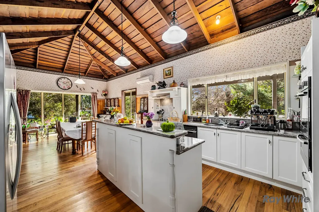 Congo 4 Bedroom Family Oasis on 5 Acres!