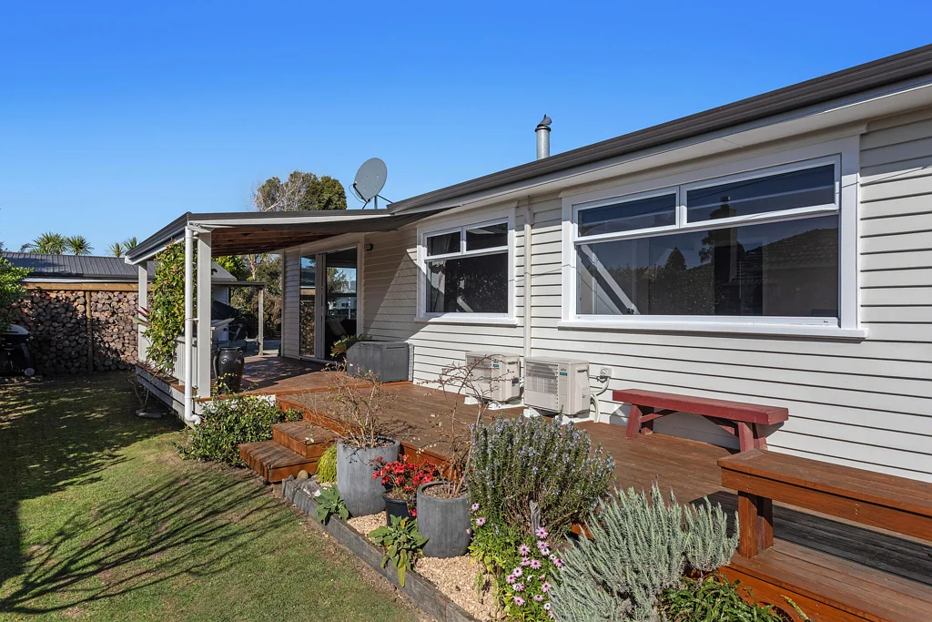 Whakatane 3 Slaapkamer A Home That Has Been Loved & It's Easy to See Why