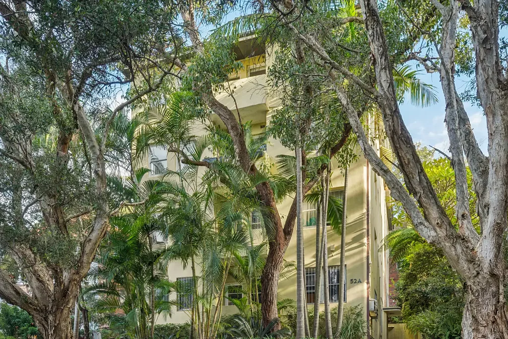 Sun Filled Two Bedroom Apartment In Beachside Location