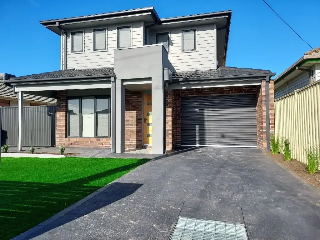 Modern 3 Bedroom Townhouse