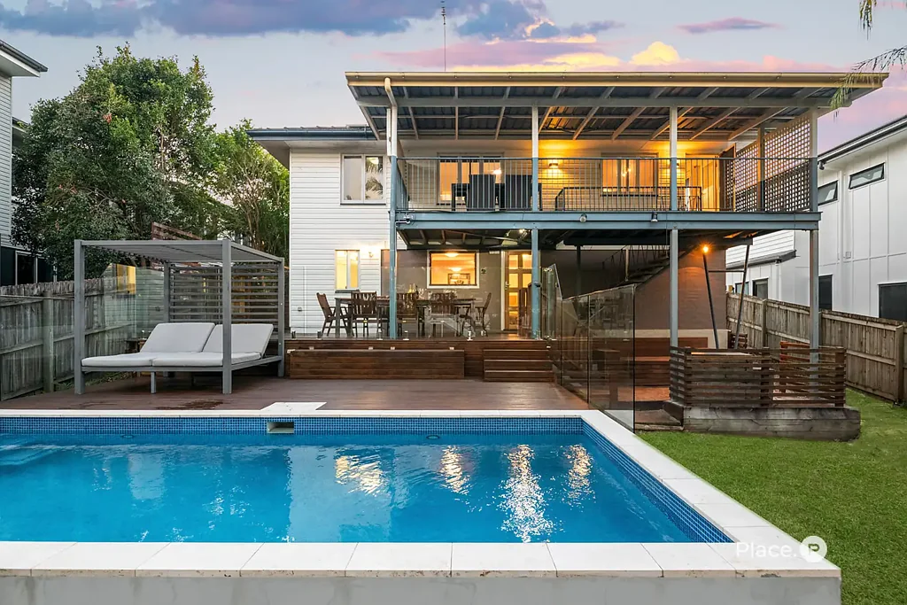 52 Long Street, Camp Hill, QLD 4152
