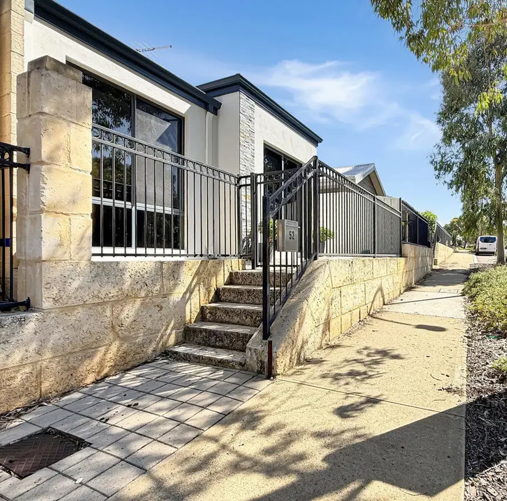 Wellard 3房  Fresh Paint and Brand New Flooring - Park Front Living Steps from Wellard Station
