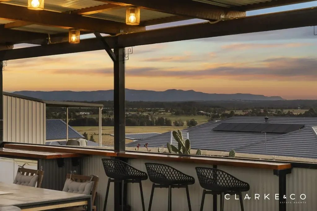 Branxton 5房  PREMIUM FAMILY LIVING WITH BREATHTAKING ELEVATED VIEWS!