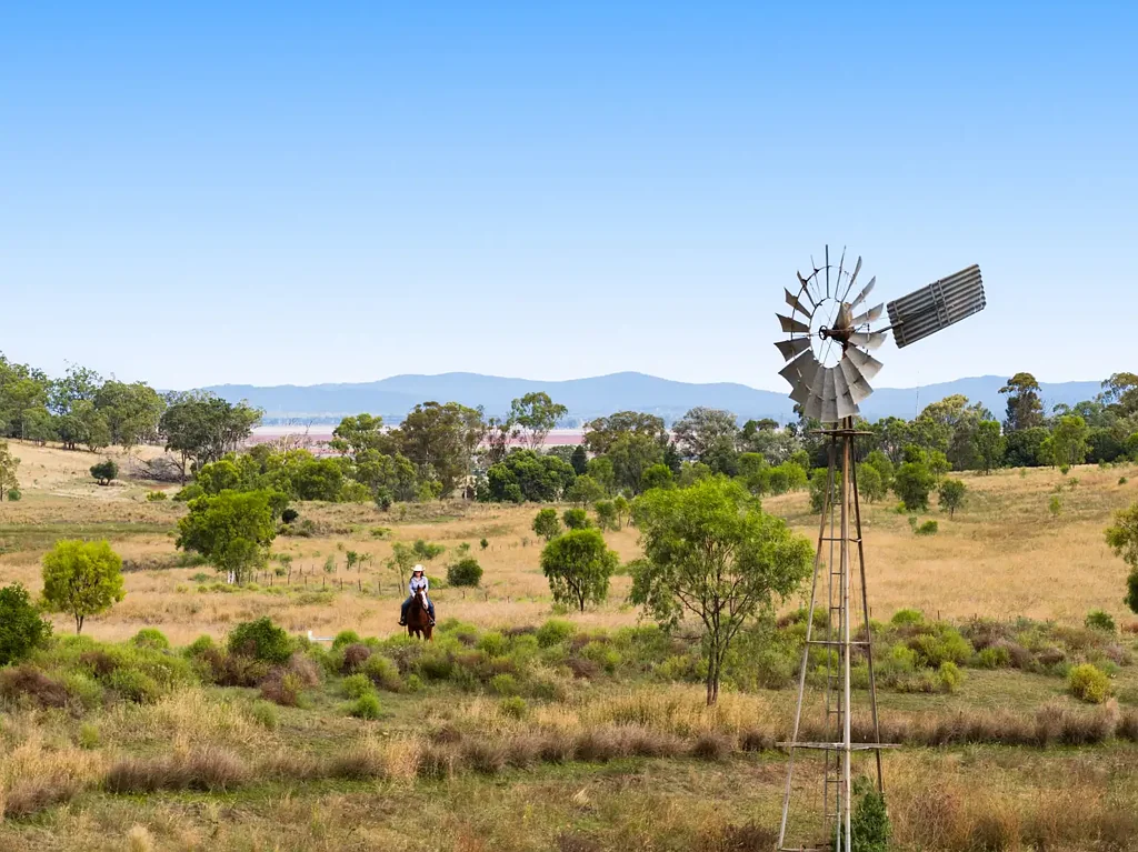 Scrubby Mountain  THE ULTIMATE LIFESTYLE ACREAGE: 'Spring Valley'