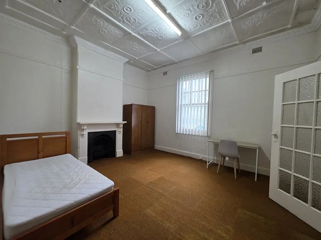 Private studio room with private kitchen in the tidy boarding house.