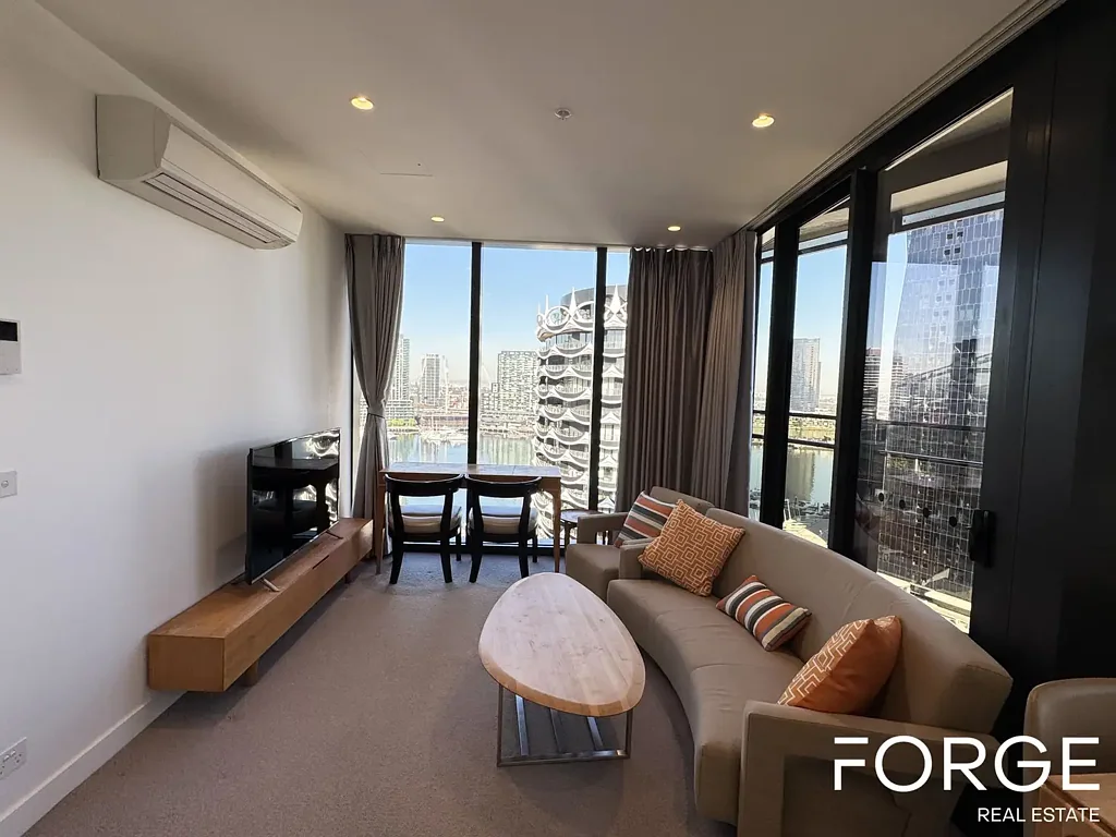 Contemporary 2 Bedroom 2 Bathroom Apartment Available, Waterside Apartment In Docklands