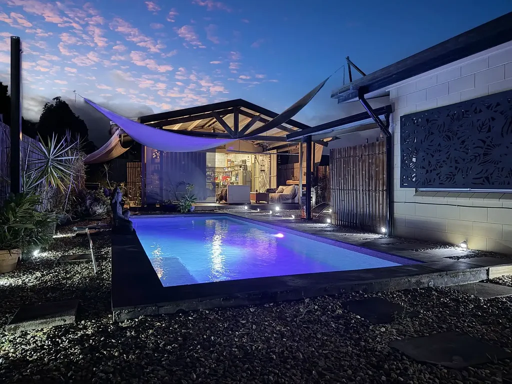 Edmonton 3બેડરૂમ 6x6 SHED, TROPICAL POOL & 13kW SOLAR