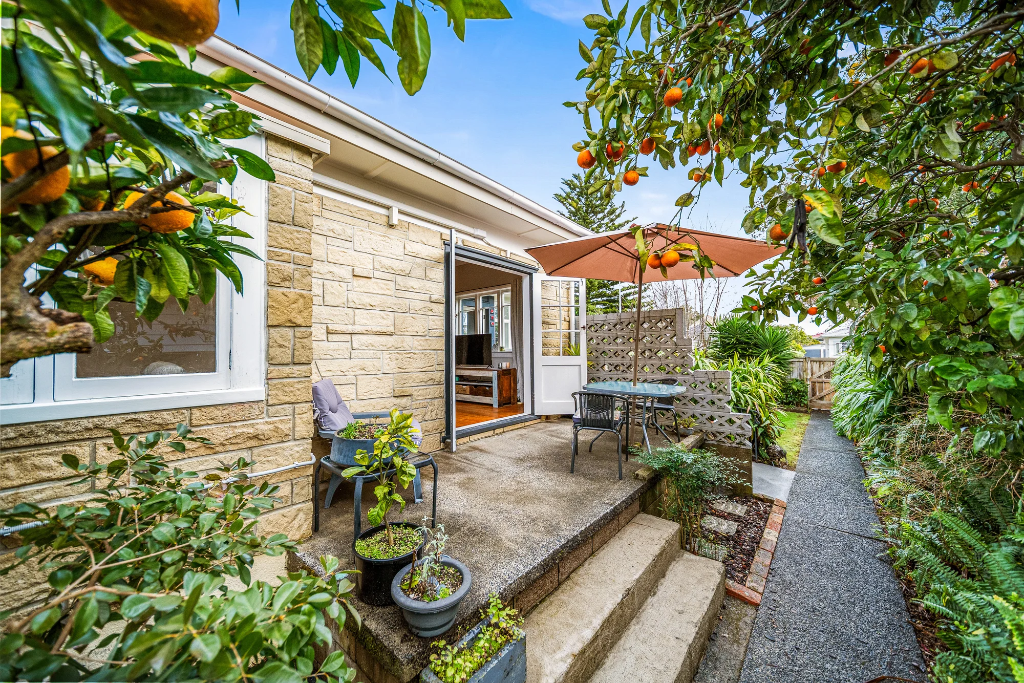 Pukekohe 2Moenga Standalone Home in Central Pukekohe!