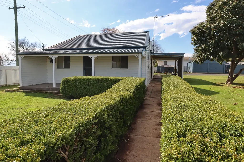 4 Logan Street, Cowra, NSW 2794
