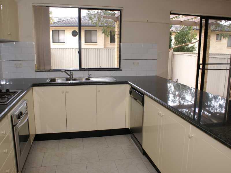 CAMBRIDGE GARDENS UNIT 6 4-8 RUSSELL ST, BAULKHAM HILLS NSW 2153, 0房, 0浴, Townhouse