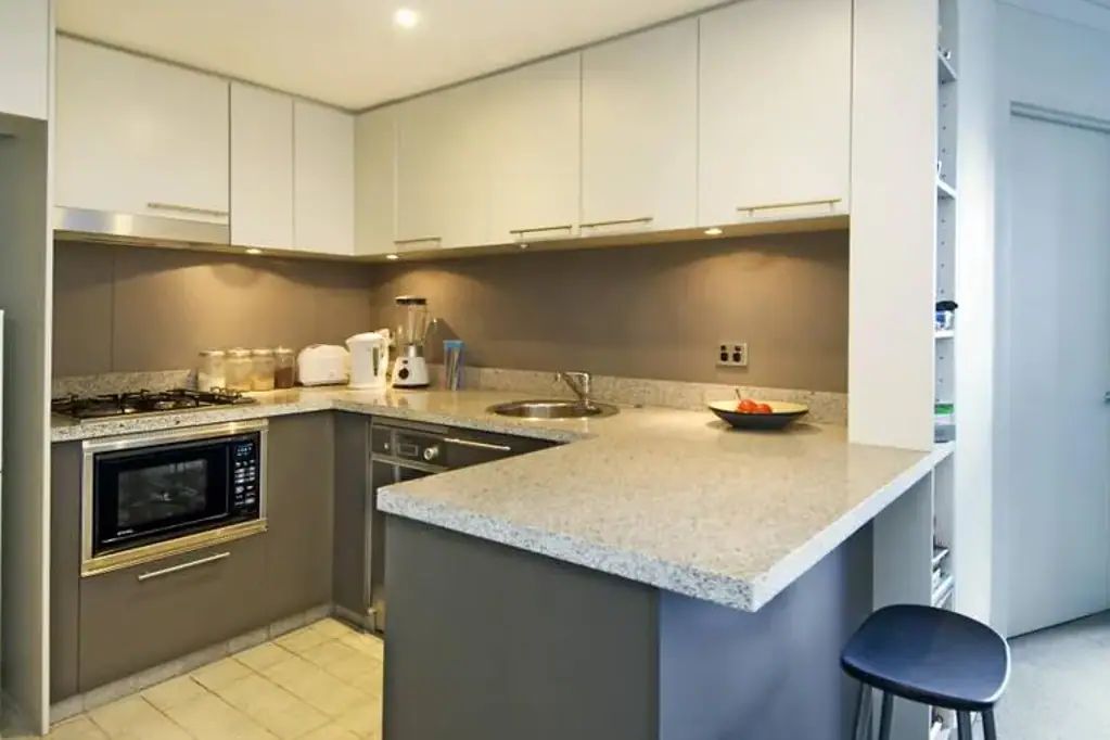 Modern 1 Bedroom Plus Study Apartment in the Heart of St Leonards