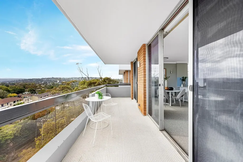 Dee Why 2ਬੈੱਡਰੂਮ Prestigious Top-Floor Retreat With District & Ocean Views, Plus Communal Pool