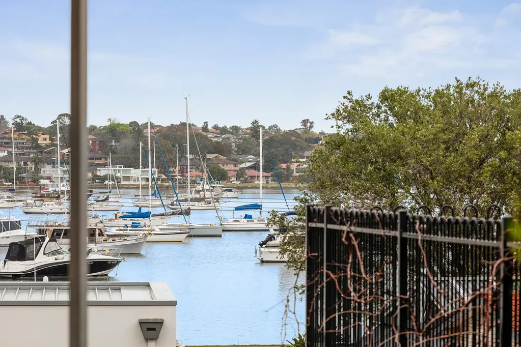 Drummoyne 3Kwarto Generously Proportioned Apartment Equipped For Serene Family Living