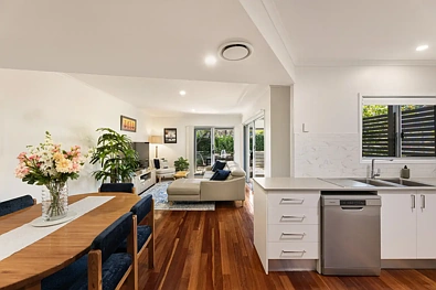 2/82 Clarence Road, Indooroopilly, QLD 4068, 3 slaapkamers, 2 badkamers, Townhouse