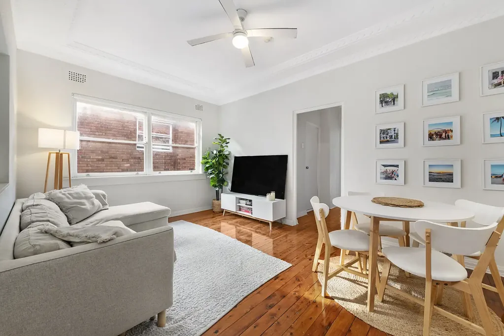 Bondi Junction 2બેડરૂમ Top Floor Position, Art Deco Charm, Effortless Convenience.