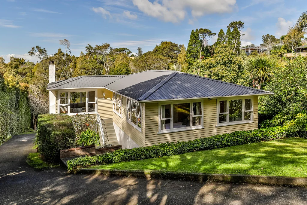 Titirangi 3 Slaapkamer Timeless weatherboard, convenient location