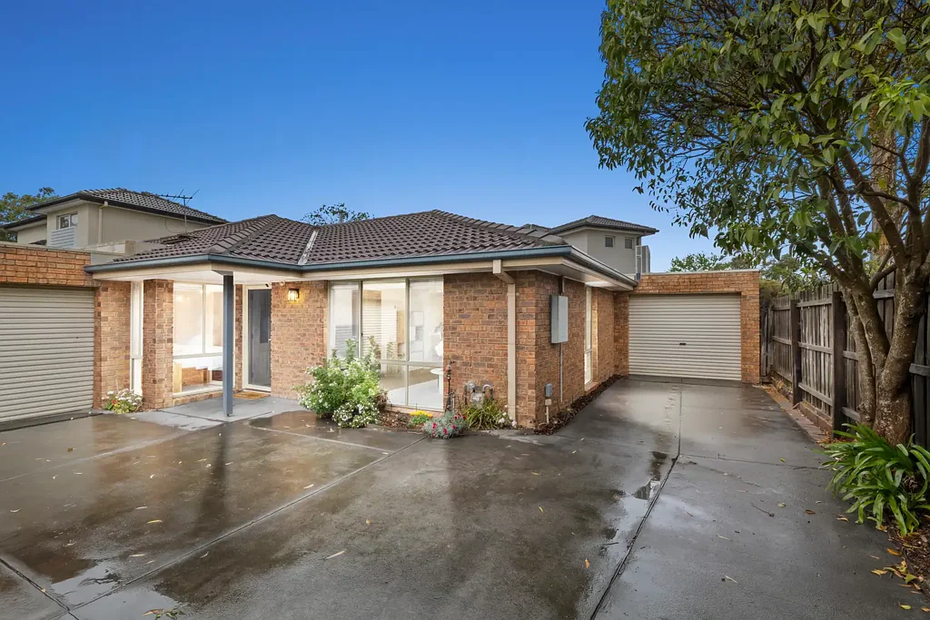 Oakleigh East 3房 宽敞朝北起居室 现代雅致厨房 舒适独立车库 便捷大学医院邻 近享丰富配套 Spacious Single Level Serenity that’s Walkable to Monash Uni & Hospital