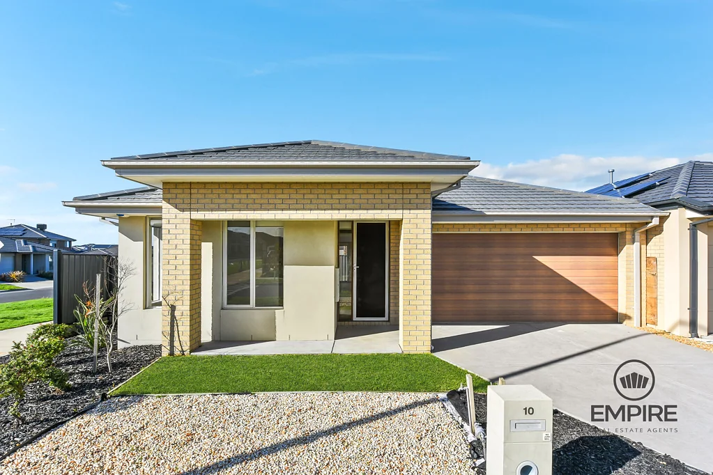 10 Redjim Way, Clyde, VIC 3978