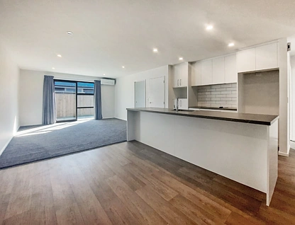 2/19 Harrison Drive, 11103, Canterbury, 3房, 2浴, 整租城市屋