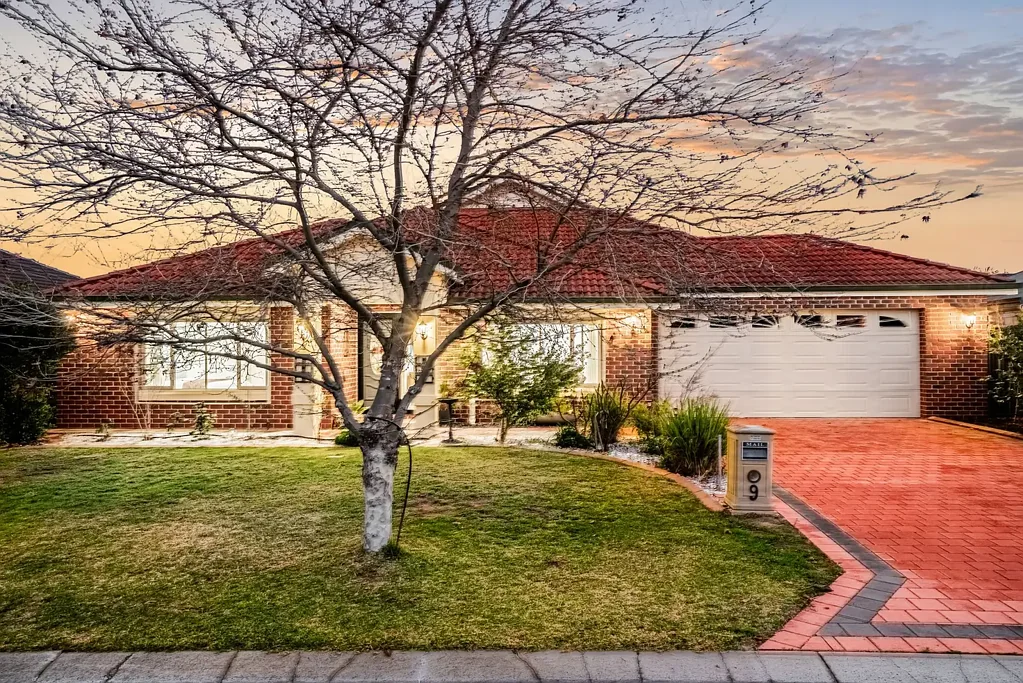 Aveley 4બેડરૂમ A warm, welcoming family haven where everyday moments become cherished memories.
