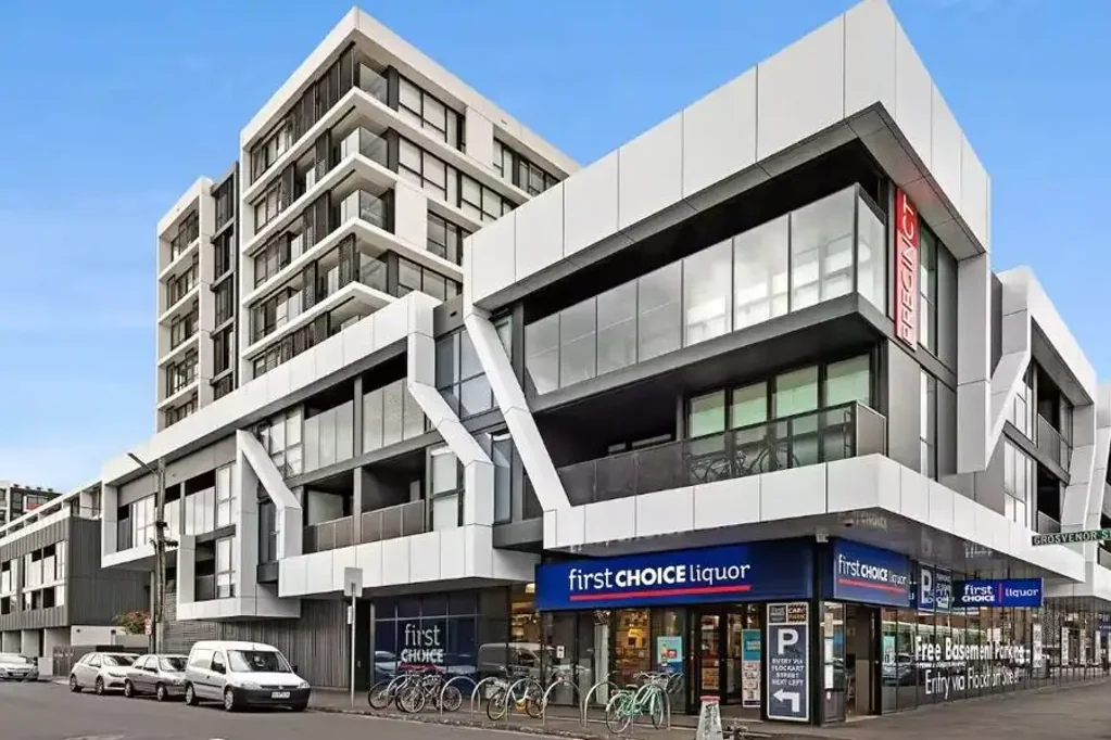 Fully Furnished Modern 2 Bedroom Apartment By the Yarra River For Rent