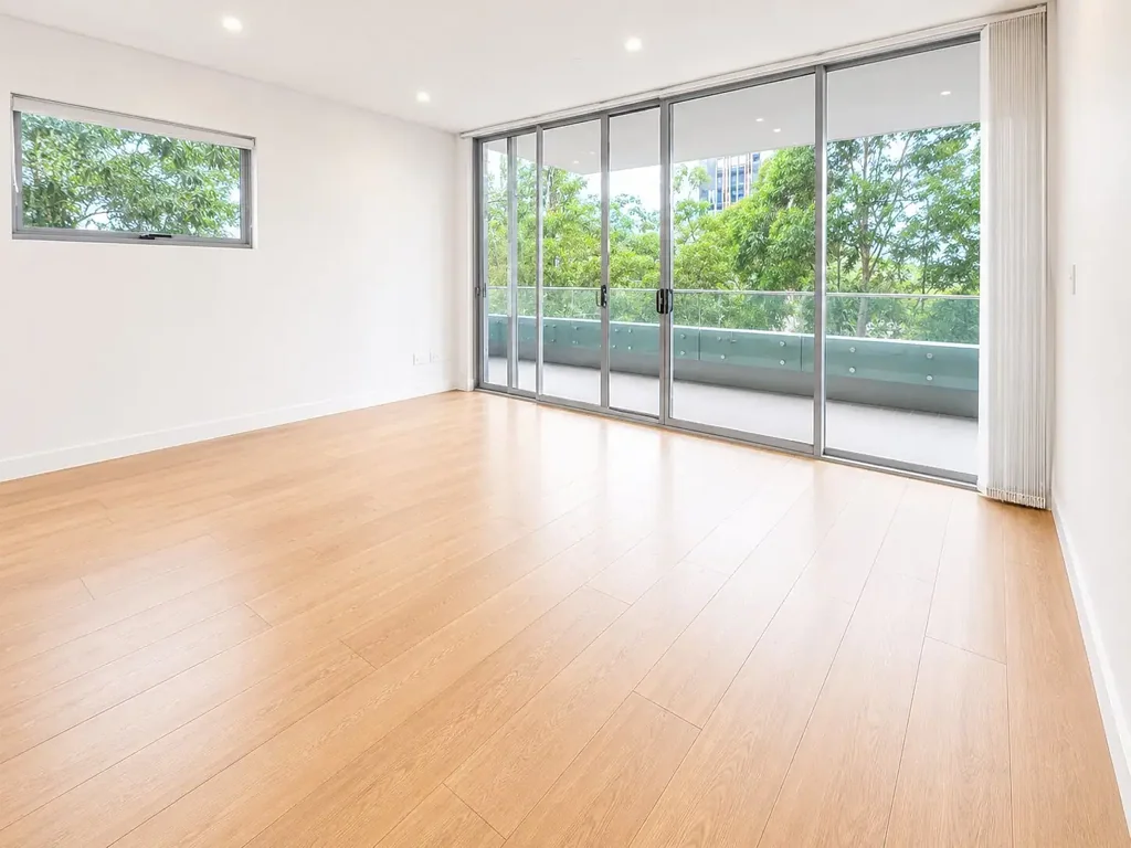 Spacious Two Bedroom & Kitchen Island & Quiet & Secure & Swimming Pool & Gym & Close to MQU and Metro