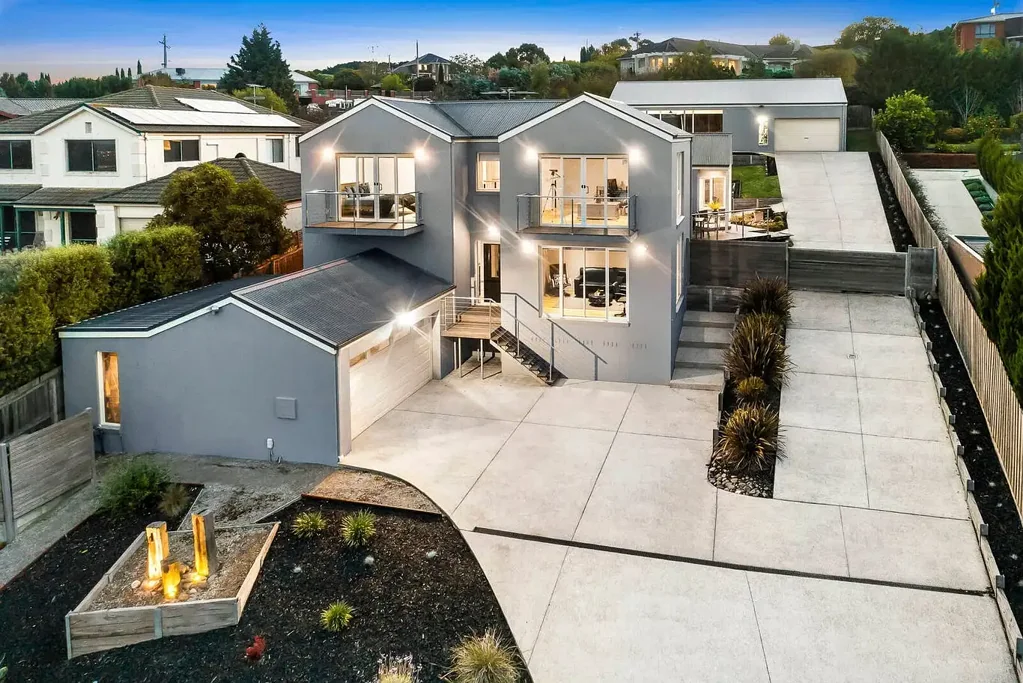 Your Dream Home Awaits at 129 Grosvenor Dr Wandana Heights