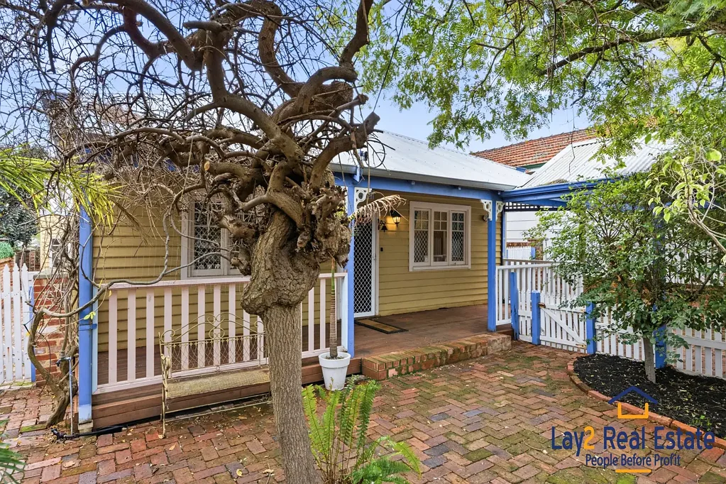 Bayswater 4침실 Extended 1920's Four Bedroom 1920's Character Home.
