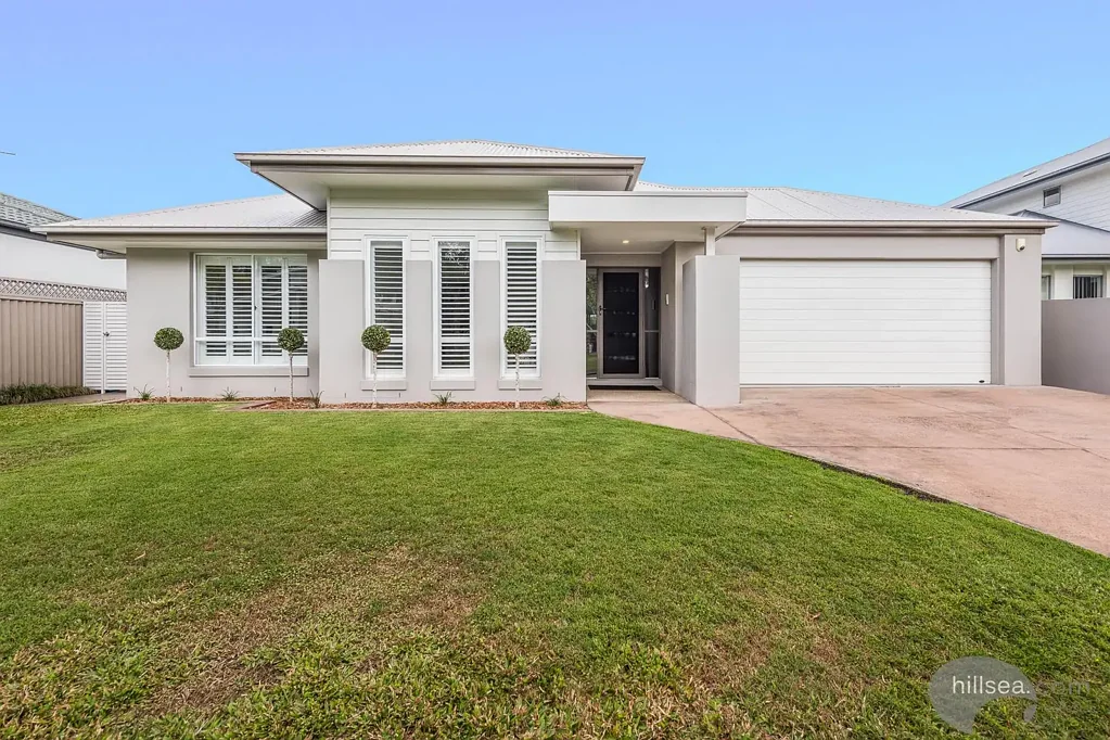 Hope Island 4 Bedroom THE QUIETEST STREET IN THE BEST NEIGHBOURHOOD WITH NO BODY CORPORATE!