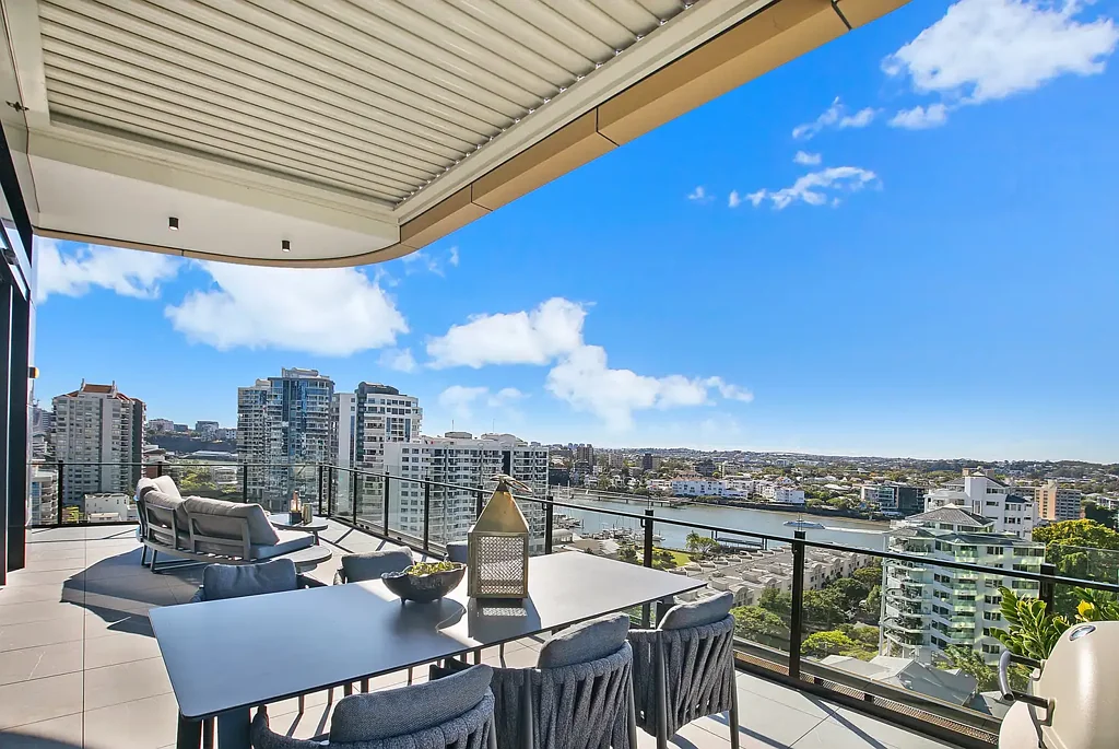 Kangaroo Point 4 Bedroom Penthouse with panoramic 360 degree views of Brisbane's skyline...