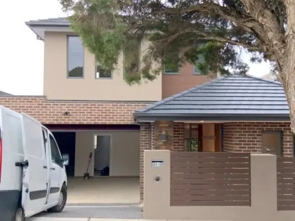 Contemporary Townhouse with 2 car garages