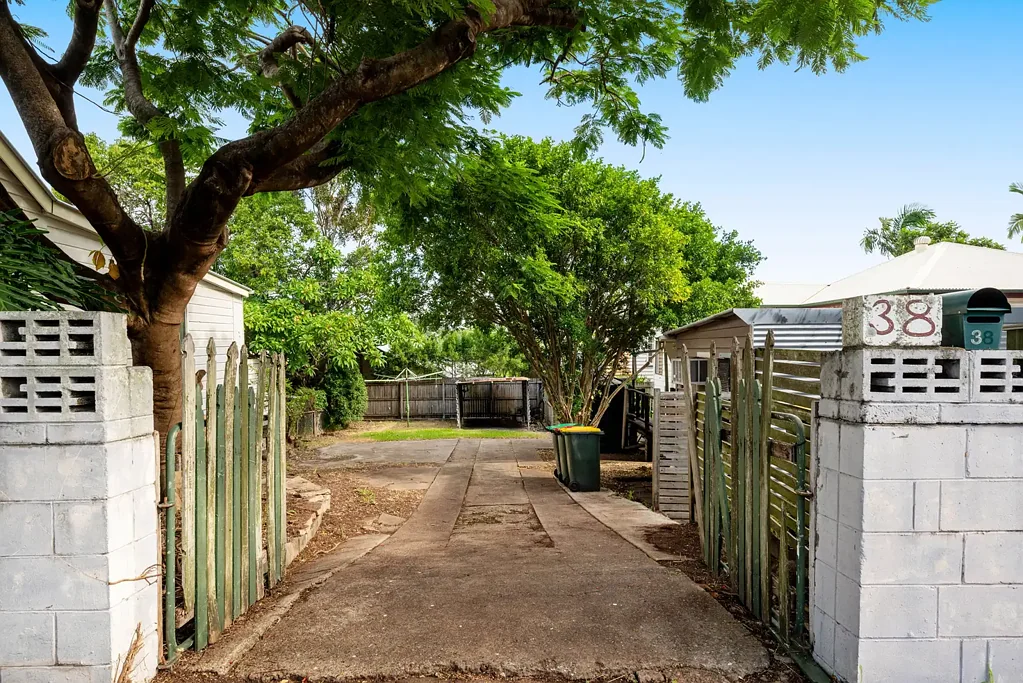 Petrie Terrace Petrie Terrace罕见空地 185平米开发良机 便利设施环绕 步行可达CBD 奥运主场馆近旁 Land Ahoy!!