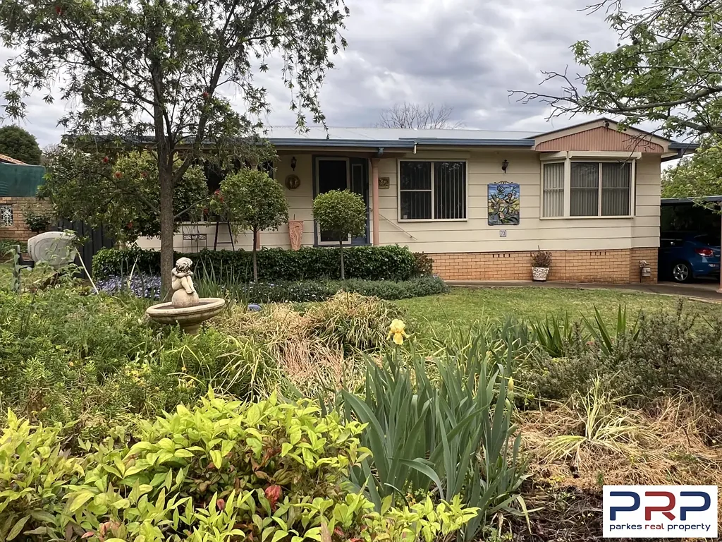 Parkes 3房  Charming Home with Shed and Sunroom - Ideal for First Home Buyers or Investors