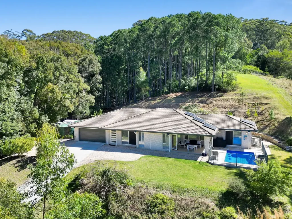 Currumbin Valley 4房  Idyllic Lifestyle: Acreage Serenity Meets Coastal Convenience