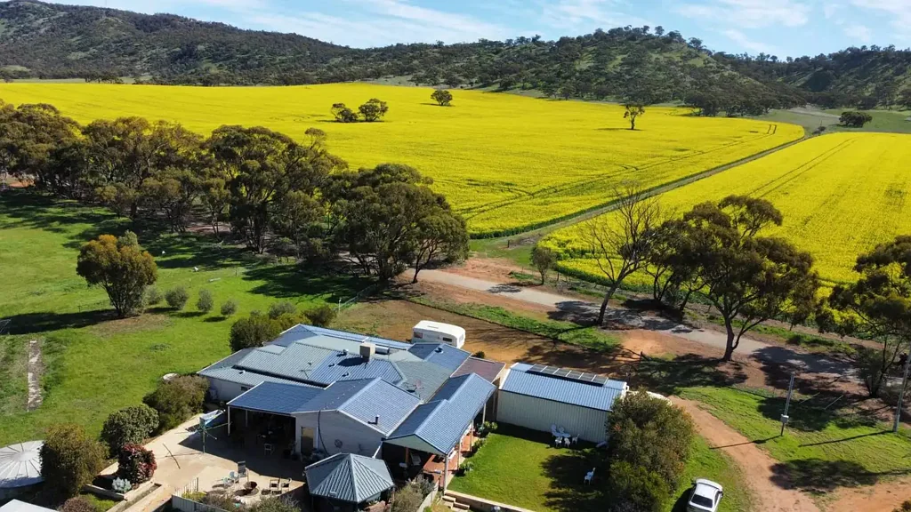 York 4ਬੈੱਡਰੂਮ Premium Lifestyle Property on 10 Acres Well set up for Horses