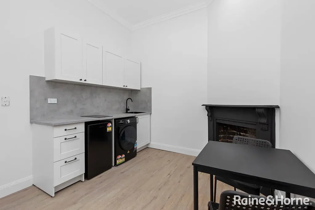 FURNISHED STUDIO APARTMENT IN LIFESTYLE HOTSPOT