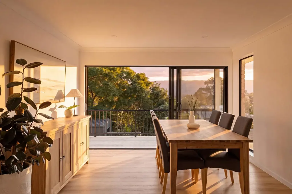 Kanahooka 4ห้องนอน Tranquil elegance with a captivating escarpment view